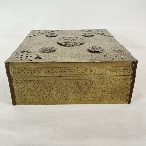 Vintage Brass & Wood Hinged Storage Divided Box Asian Lucky Coin Design 6.25 x 6 - Picture 5 of 12